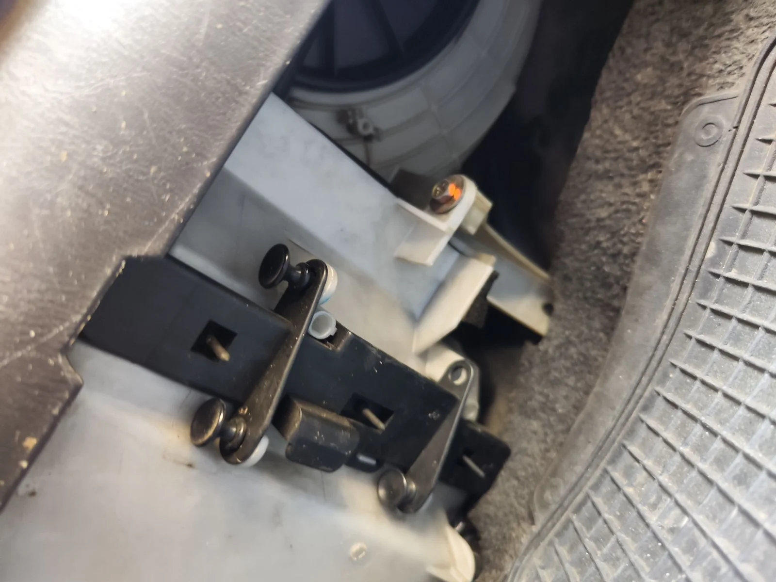Foto de VENTILADOR CALEFACCION TOYOTA COROLLA (E11) 2.0 Turbodiesel CAT (90 CV / 66 KW)