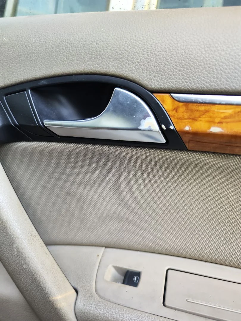 Foto de MANETA INTERIOR TRASERA DERECHA AUDI Q7 (4L) 3.0 V6 24V TDI (233 CV / 171 KW)