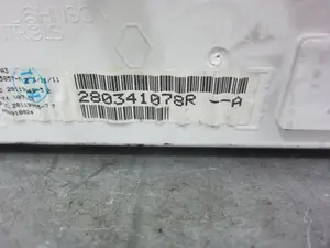 Foto de PANTALLA MULTIFUNCION RENAULT CLIO III 1.5 dCi Diesel FAP (75 CV / 55 KW) referencia 280341078R foto 2