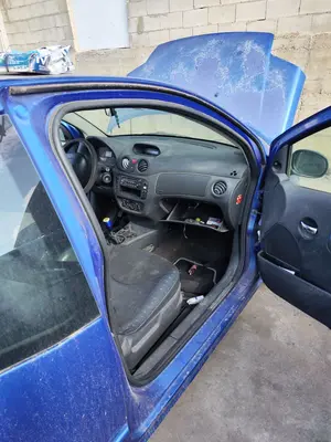 Foto de GOMAS CONTORNO PUERTA CITROEN C2 1.1  (60 CV / 44 KW)