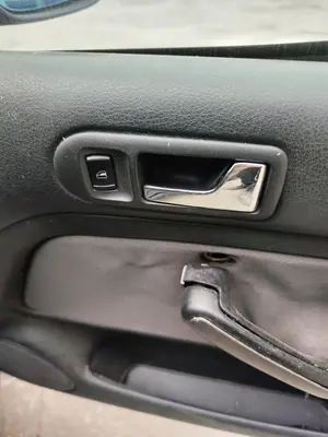 Foto de MANDO ELEVALUNAS DELANTERO DERECHO VOLKSWAGEN BORA BERLINA (1J2)(1998) 1.9 TDI (110 CV / 81 KW)