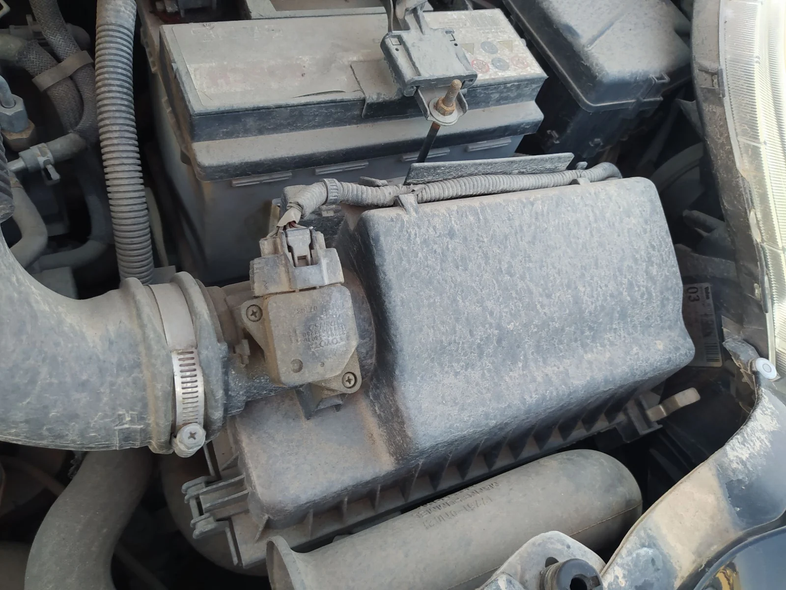 Foto de CAJA FILTRO AIRE TOYOTA YARIS (KSP9/SCP9/NLP9) 1.4 Turbodiesel CAT (90 CV / 66 KW)