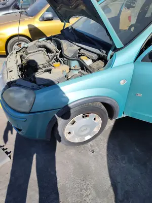 Foto de ALETA DELANTERA IZQUIERDA OPEL CORSA C 1.2 16V CAT (Z 12 XEP / LB4) (80 CV / 59 KW)