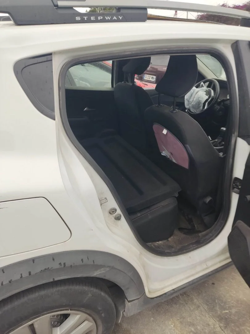 Foto de GOMAS CONTORNO PUERTA DACIA SANDERO III 1.0 TCE CAT (91 CV / 67 KW) referencia 769238705R