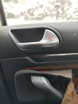 Foto de MANETA INTERIOR TRASERA DERECHA VOLKSWAGEN GOLF V (1K1)(10.2003) 1.4 16V TSI (170 CV / 125 KW)