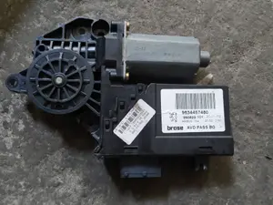 Foto de MOTOR ELEVALUNAS DELANTERO DERECHO OPEL KADETT E 1.6 Diesel (54 CV / 40 KW) referencia 0130821766 foto 2