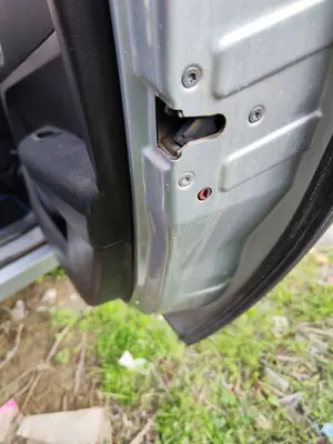 Foto de CERRADURA PUERTA TRASERA DERECHA PEUGEOT 307 BREAK/ SW (S2) 2.0 16V HDi FAP CAT (RHR / DW10BTED4) (136 CV / 100 KW)