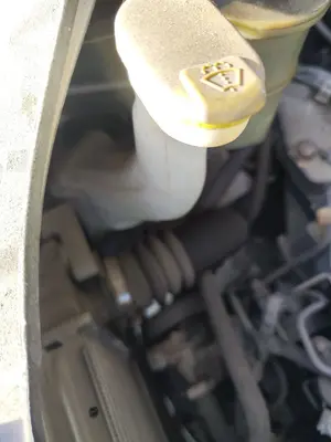 Foto de DEPOSITO LIMPIA NISSAN INTERSTAR (X70) 2.5 dCi Diesel CAT (114 CV / 84 KW)
