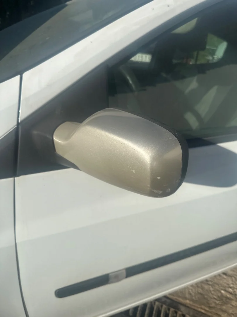 Foto de RETROVISOR IZQUIERDO RENAULT CLIO III 1.5 dCi Diesel (68 CV / 50 KW)