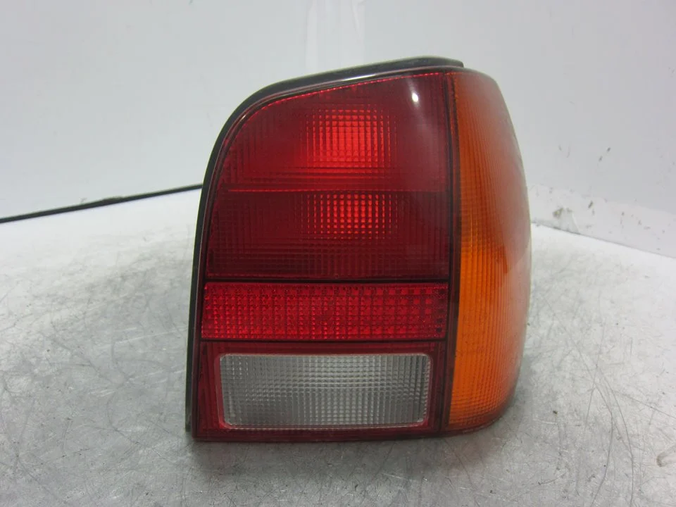 Foto de PILOTO TRASERO DERECHO VOLKSWAGEN POLO III (6N1) 1.4 16V (101 CV / 74 KW) referencia 6N0945086