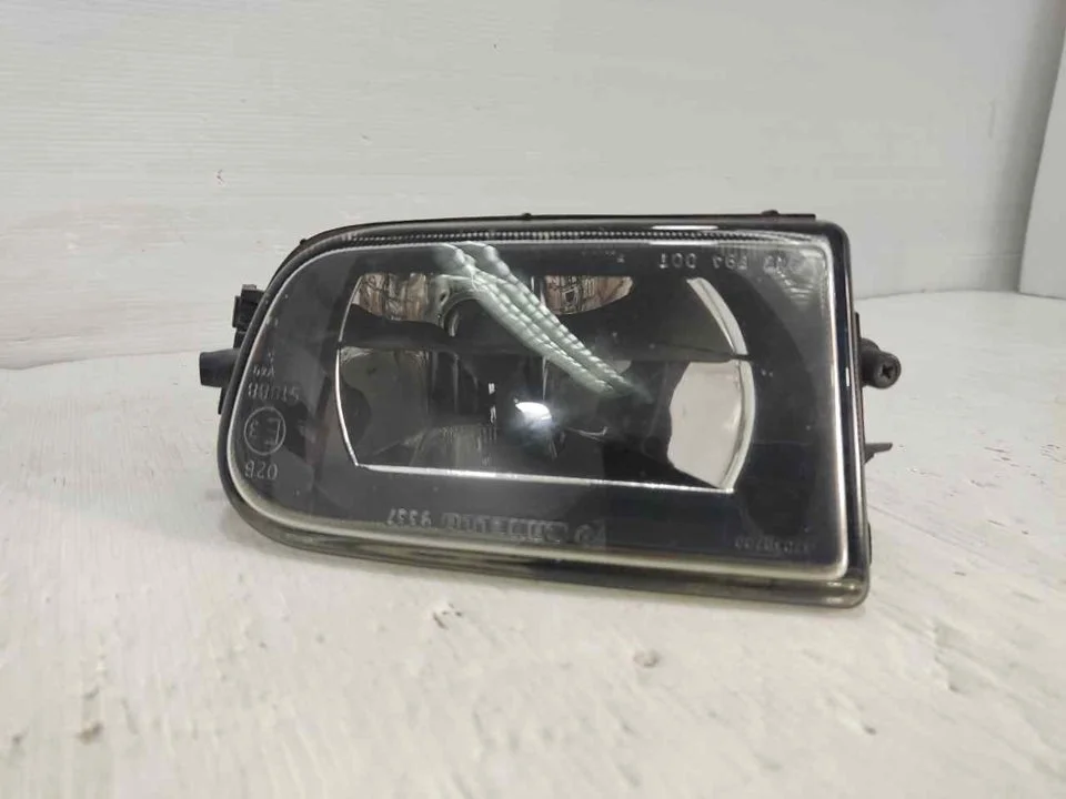 Foto de FARO ANTINIEBLA IZQUIERDO AUDI A3 (8L) 1.8 20V Turbo (150 CV / 110 KW) referencia 37030999