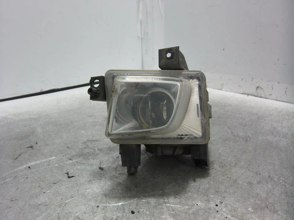 Foto de FARO ANTINIEBLA IZQUIERDO OPEL VECTRA C BERLINA 2.0 DTI (101 CV / 74 KW) referencia 093172403