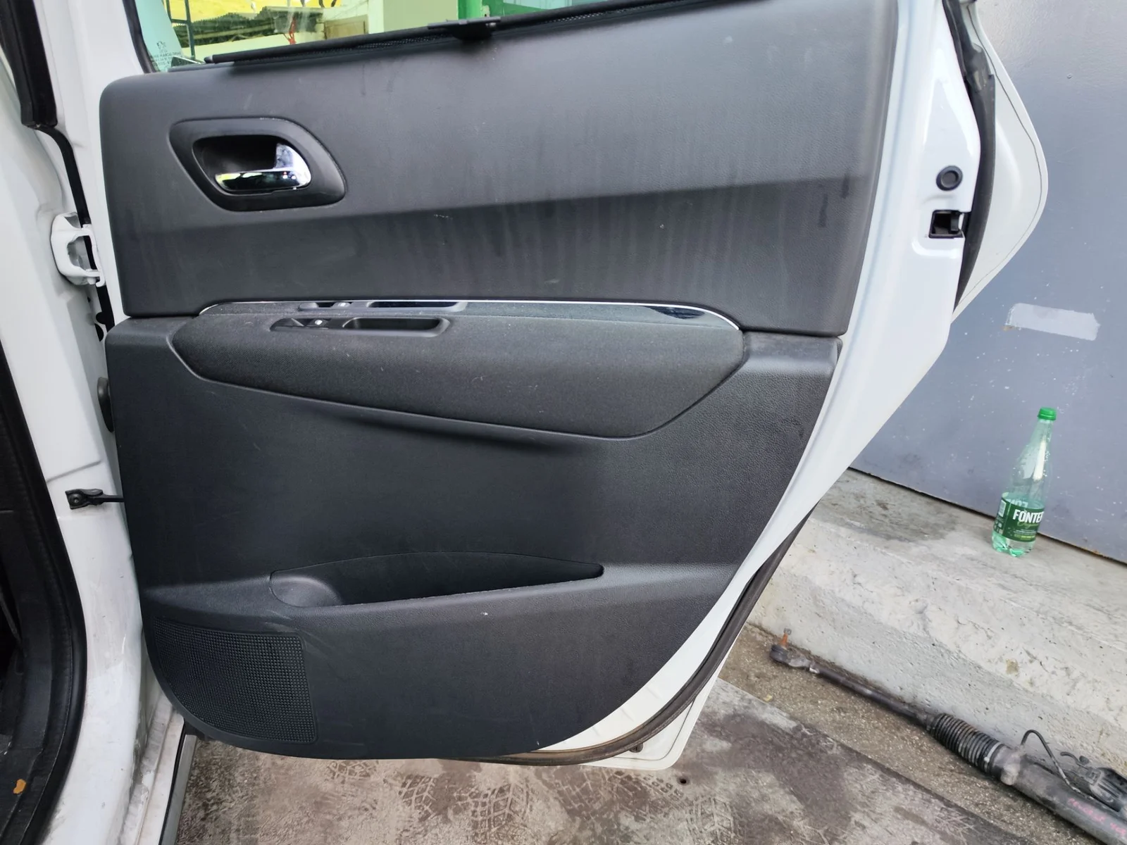 Foto de GUARNECIDO PUERTA TRASERA DERECHA PEUGEOT 3008 1.6 Blue-HDI FAP (120 CV / 88 KW)