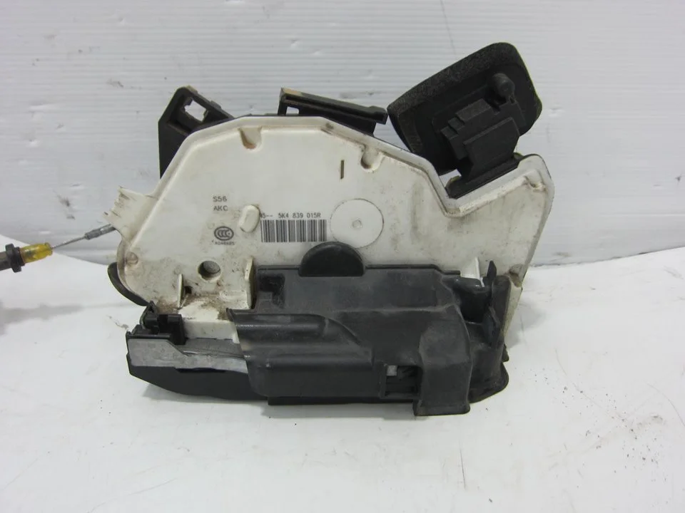 Foto de CERRADURA PUERTA TRASERA IZQUIERDA VOLKSWAGEN GOLF VII (5G1/BE1) 2.0 TDI (184 CV / 135 KW) referencia 5K4389015R