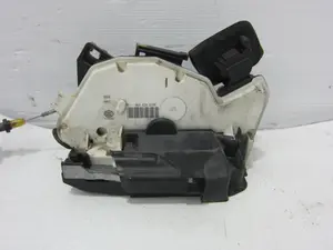 Foto de CERRADURA PUERTA TRASERA IZQUIERDA VOLKSWAGEN GOLF VII (5G1/BE1) 2.0 TDI (184 CV / 135 KW) referencia 5K4389015R