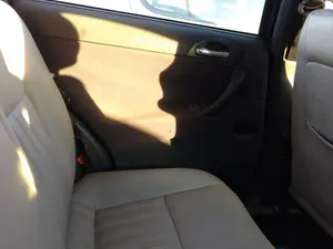 Foto de GUARNECIDO PUERTA TRASERA IZQUIERDA ALFA ROMEO 147 (190) 1.9 JTD CAT (110 CV / 81 KW)