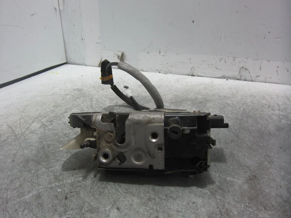 Foto de CERRADURA PUERTA DELANTERA IZQUIERDA CITROEN C4 BERLINA 1.6 HDi FAP (112 CV / 82 KW) referencia 9685351380