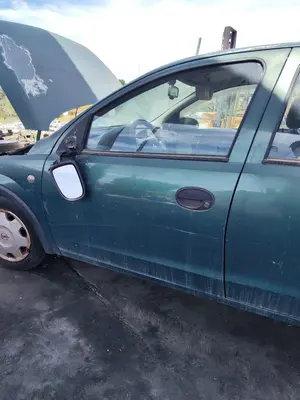 Foto de PUERTA DELANTERA IZQUIERDA OPEL CORSA C 1.2 16V CAT (Z 12 XE / LW4) (75 CV / 55 KW) referencia 13114683
