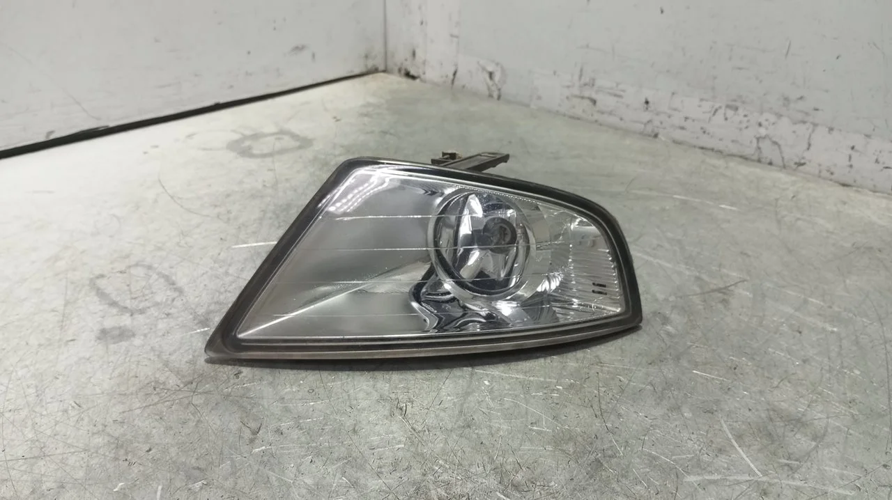 Foto de FARO ANTINIEBLA IZQUIERDO FORD MONDEO BERLINA (GE) 2.0 CAT (146 CV / 107 KW) referencia 1331777