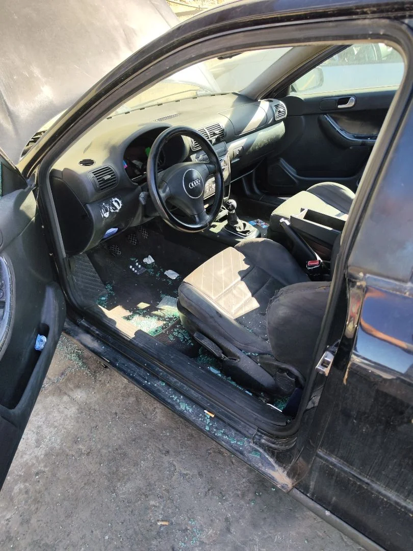 Foto de GOMAS CONTORNO PUERTA AUDI A3 (8L) 1.6 (102 CV / 75 KW)