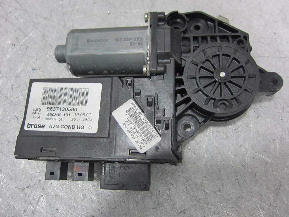 Foto de MOTOR ELEVALUNAS DELANTERO IZQUIERDO PEUGEOT 307 BREAK / SW (S1)(04.2002) 2.0 HDi FAP CAT (107 CV / 79 KW) referencia 9637130580