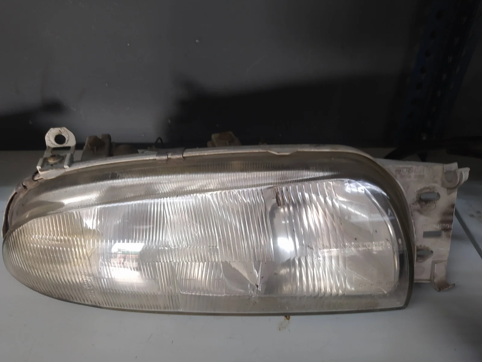 Foto de FARO DERECHO FORD FIESTA BERLINA referencia 0301049002