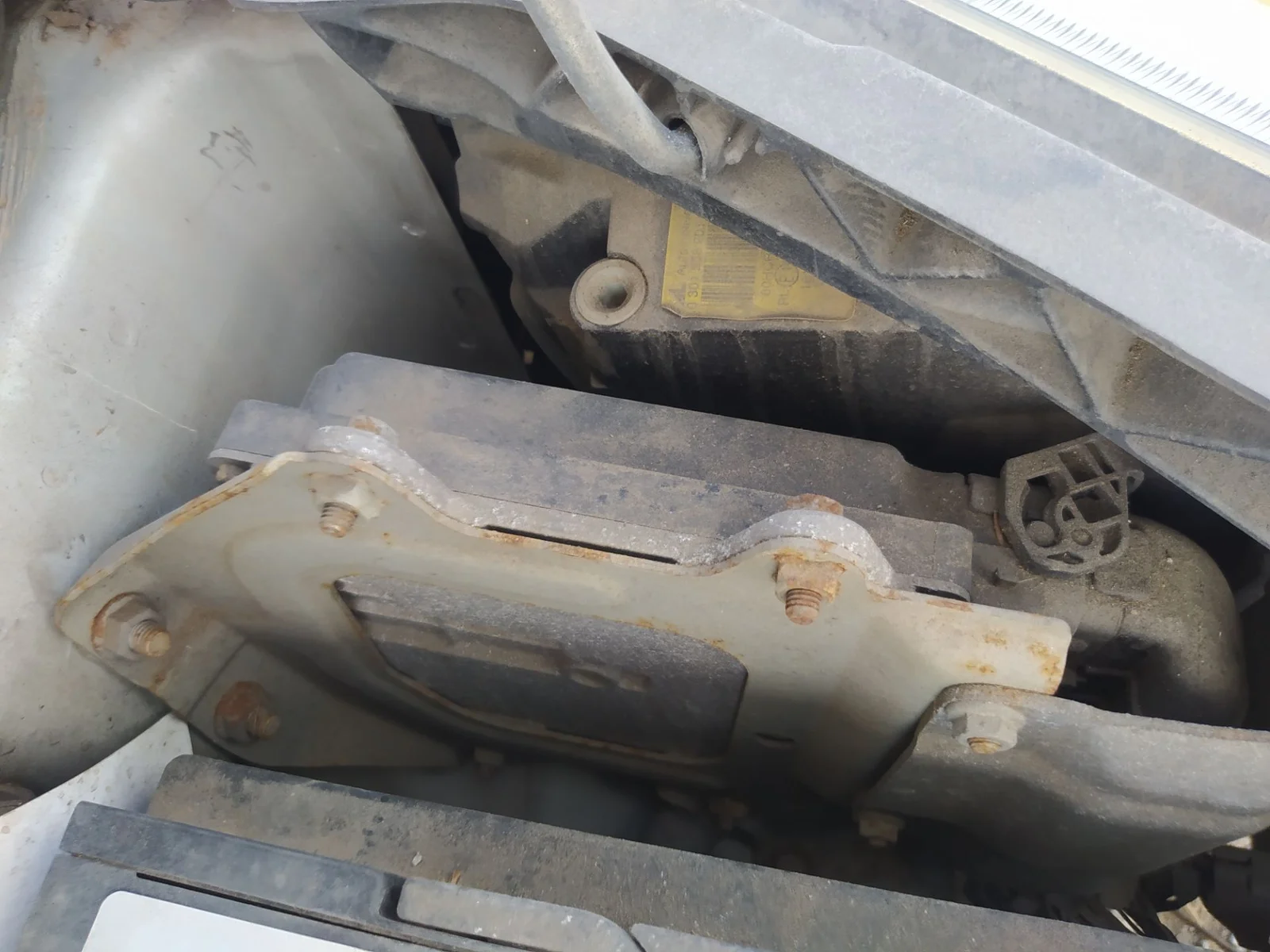 Foto de CENTRALITA MOTOR UCE MITSUBISHI COLT CZ3 BERL. 5 (Z30A) 1.1 CAT (75 CV / 55 KW)