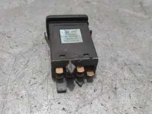 Foto de WARNING VOLKSWAGEN GOLF IV BERLINA (1J1)(10.1997) 1.9 TDI (116 CV / 85 KW) referencia 1J0953235J foto 2
