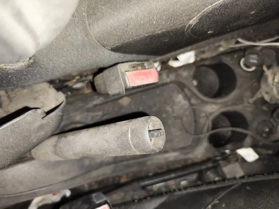Foto de ENGANCHE CINTURON DELANTERO DERECHO CITROEN C3 PICASSO 1.6 HDi FAP (92 CV / 68 KW) referencia 9687393180
