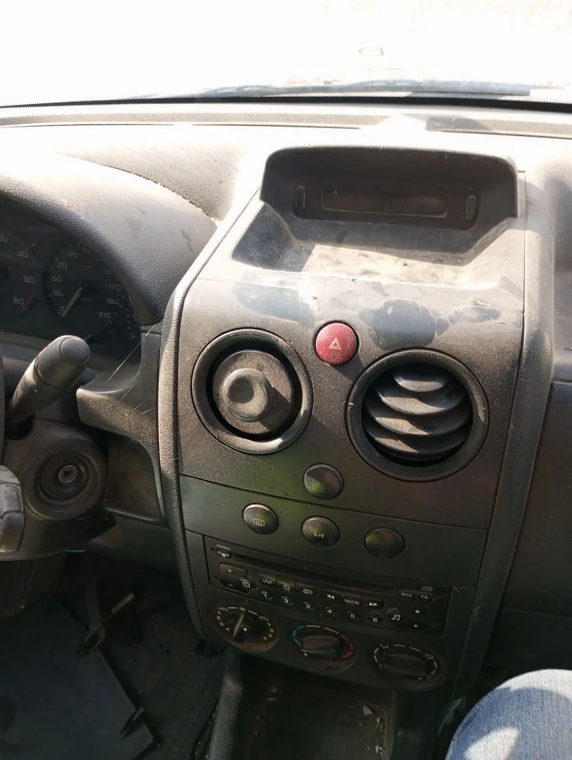Foto de CONSOLA CENTRAL CITROEN BERLINGO 1.9 Diesel (69 CV / 51 KW)