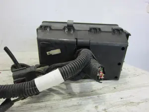 Foto de CAJA RELES / FUSIBLES FORD FOCUS FAMILIAR (CAK) 1.8 TDCi CAT (101 CV / 74 KW) referencia 518276100 foto 4