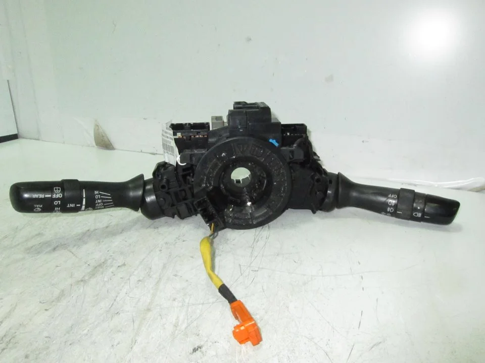 Foto de MANDO MULTIFUNCION TOYOTA AURIS (E15) 1.4 Turbodiesel CAT (90 CV / 66 KW) referencia 8924502040