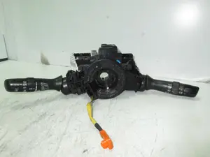 Foto de MANDO MULTIFUNCION TOYOTA AURIS (E15) 1.4 Turbodiesel CAT (90 CV / 66 KW) referencia 8924502040
