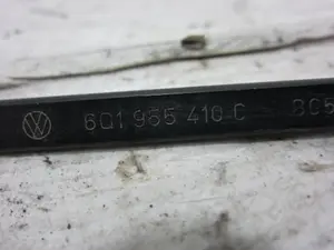 Foto de BRAZO LIMPIA DELANTERO DERECHO VOLKSWAGEN POLO IV (9N3) 1.4 FSI (86 CV / 63 KW) referencia 601955410C foto 2