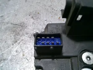 Foto de CERRADURA PUERTA DELANTERA DERECHA FORD TOURNEO CONNECT (TC7) 1.8 TDCi CAT (90 CV / 66 KW) referencia 24434881 foto 4