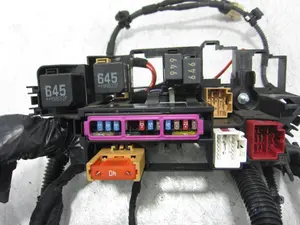 Foto de CAJA RELES / FUSIBLES PORSCHE MACAN (95BA) referencia 8K1937503B foto 3
