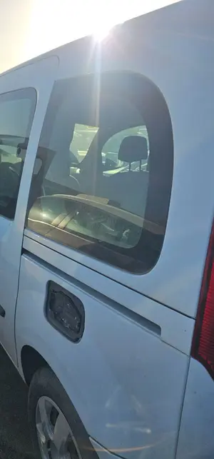 Foto de LUNA CUSTODIA TRASERA IZQUIERDA RENAULT KANGOO II (F/KW0) 1.5 dCi Diesel FAP (90 CV / 66 KW)