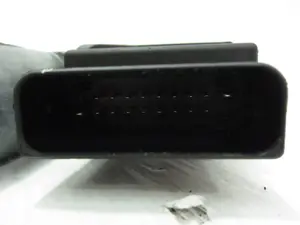 Foto de MOTOR ELEVALUNAS TRASERO IZQUIERDO VOLKSWAGEN GOLF VI (5K1)(10.2008) referencia 0130821431 foto 4