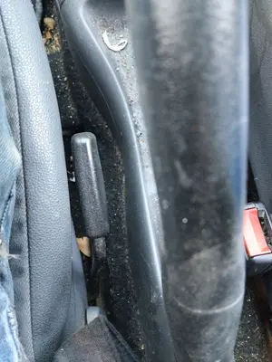 Foto de ENGANCHE CINTURON DELANTERO IZQUIERDO SEAT IBIZA (6K1) 1.9 TDI (90 CV / 66 KW)