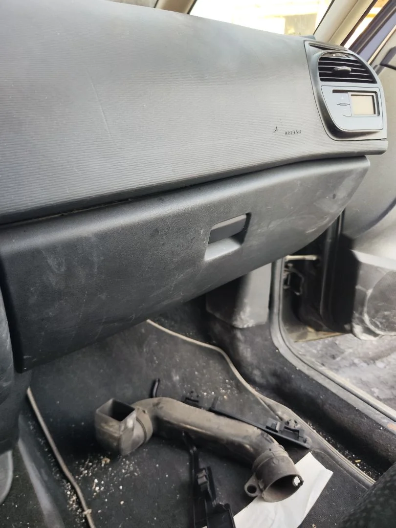Foto de GUANTERA CITROEN GRAND C4 PICASSO 1.6 16V HDi FAP (109 CV / 80 KW)