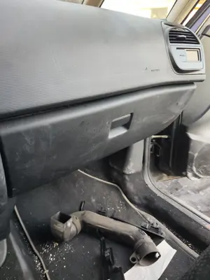 Foto de GUANTERA CITROEN GRAND C4 PICASSO 1.6 16V HDi FAP (109 CV / 80 KW)