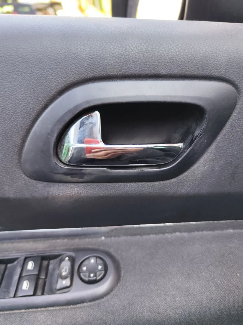 Foto de MANETA INTERIOR DELANTERA IZQUIERDA PEUGEOT 3008 1.6 Blue-HDI FAP (120 CV / 88 KW)