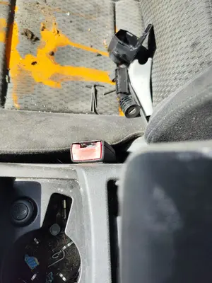 Foto de ENGANCHE CINTURON DELANTERO DERECHO AUDI A6 BERLINA (4F2) 2.0 TDI (140 CV / 103 KW)
