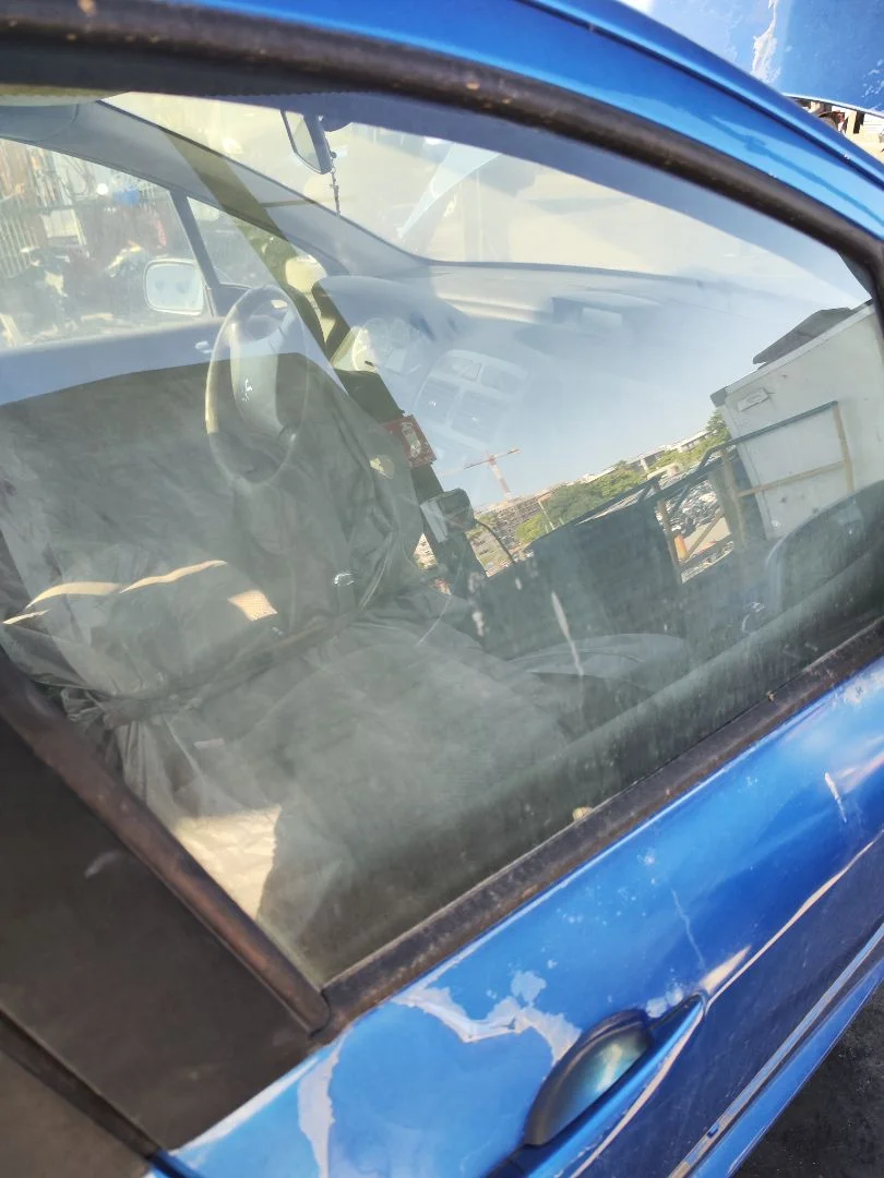 Foto de LUNA DELANTERA DERECHA PEUGEOT 307 (S1)(04.2001) 1.6 16V CAT (109 CV / 80 KW) referencia 9202F3