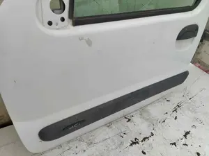 Foto de PUERTA DELANTERA IZQUIERDA RENAULT KANGOO I (F/KC0) 1.5 dCi Diesel (65 CV / 48 KW) foto 5