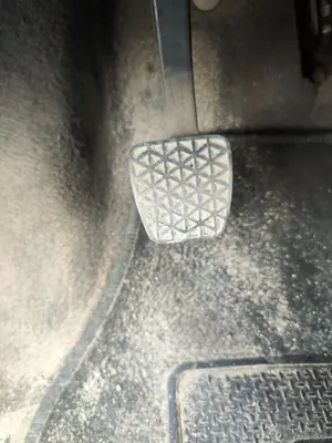 Foto de PEDAL EMBRAGUE OPEL CORSA C 1.2 16V CAT (Z 12 XEP / LB4) (80 CV / 59 KW)