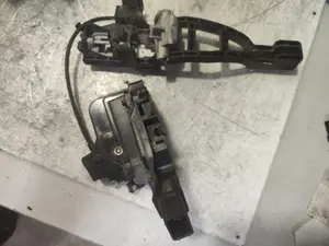 Foto de CERRADURA PUERTA DELANTERA DERECHA FORD FOCUS BERLINA (CAP) 1.6 16V CAT (101 CV / 74 KW) referencia 7M5AR21812AA foto 2