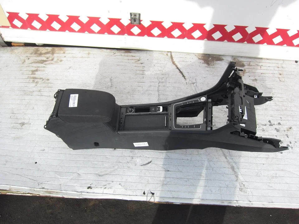 Foto de CONSOLA CENTRAL VOLKSWAGEN GOLF VII BERLINA (BQ1/BE2) 1.6 TDI (116 CV / 85 KW) referencia 5G0863250B