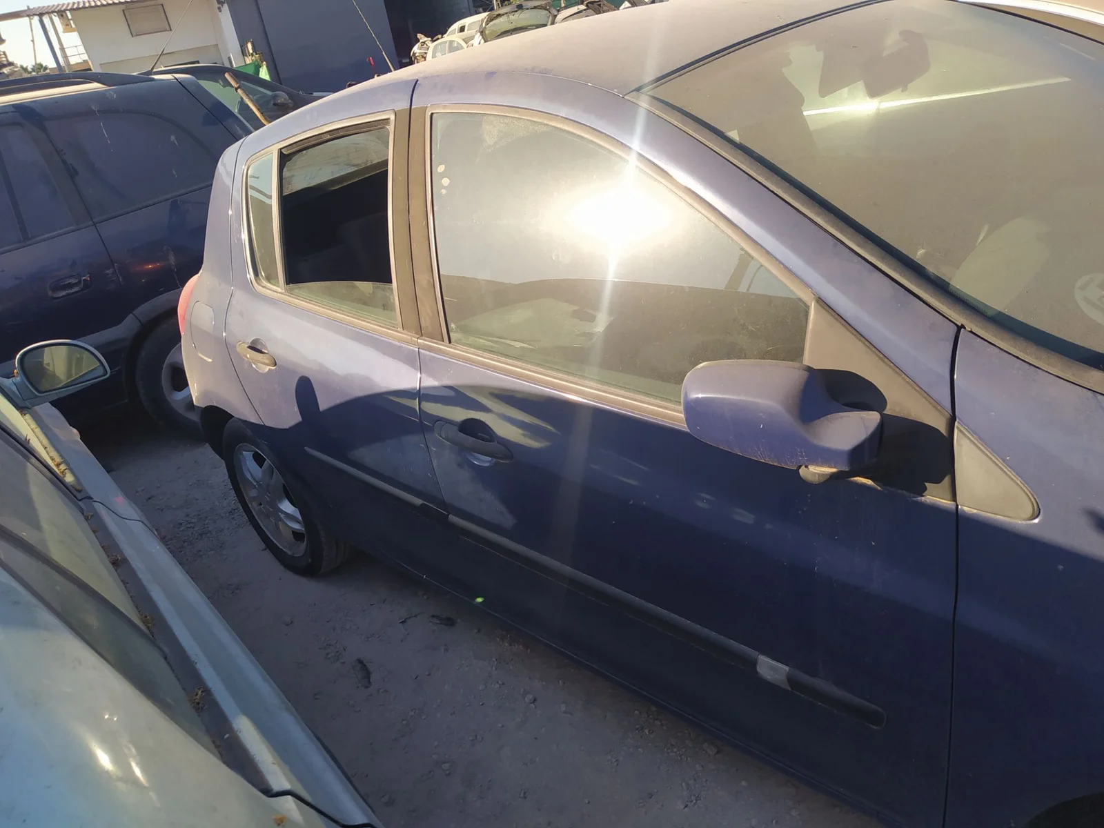 Foto de PUERTA DELANTERA DERECHA RENAULT CLIO III 1.2 16V (75 CV / 55 KW) referencia 7751479113