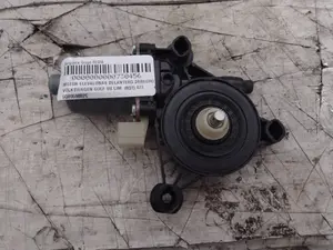 Foto de MOTOR ELEVALUNAS DELANTERO DERECHO VOLKSWAGEN GOLF VII BERLINA (BQ1/BE2) 2.0 16V T FSI (230 CV / 169 KW) referencia 5Q0959802C